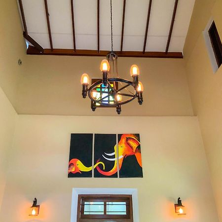 Headman House Antique Villa - A Seaside Royal Stay Ahangama Buitenkant foto