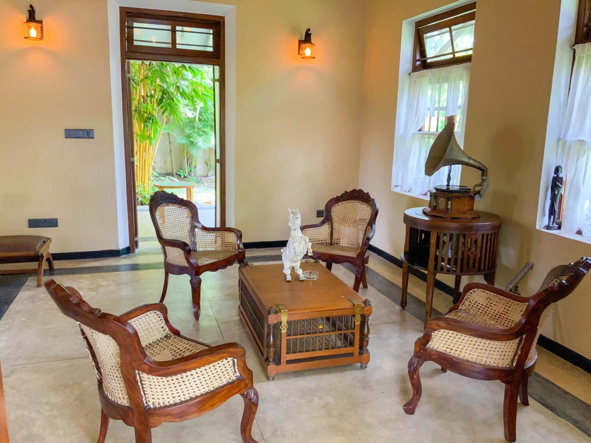 Headman House Antique Villa - A Seaside Royal Stay Ahangama Buitenkant foto