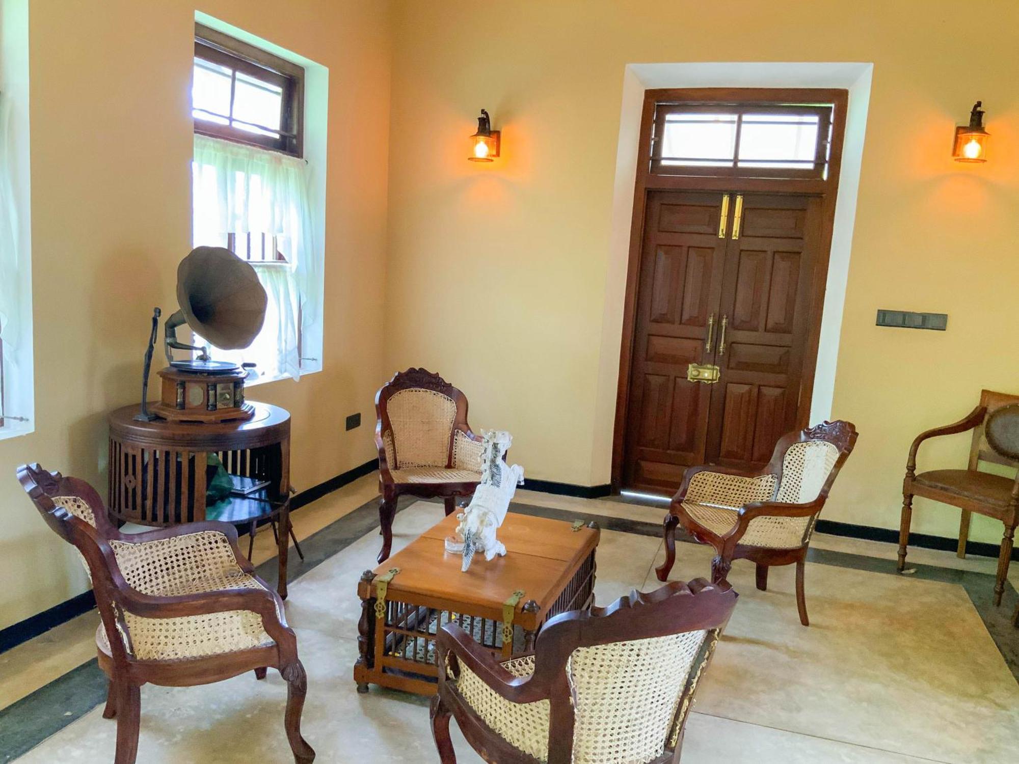 Headman House Antique Villa - A Seaside Royal Stay Ahangama Buitenkant foto