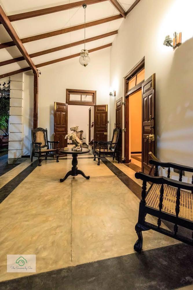 Headman House Antique Villa - A Seaside Royal Stay Ahangama Buitenkant foto